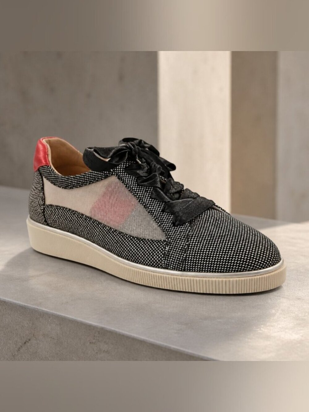 Bella Comforto SZ 39.5/8.5 Platform Fashion Sneaker Mesh Side Panels Ribbon Lace